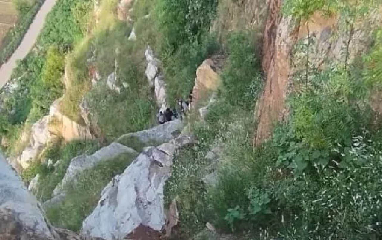 नालंदा में हिरण्य पर्वत से 60 फीट नीचे खाई में गिरी छात्रा, सेल्फी लेने के दौरान हुआ हादसा