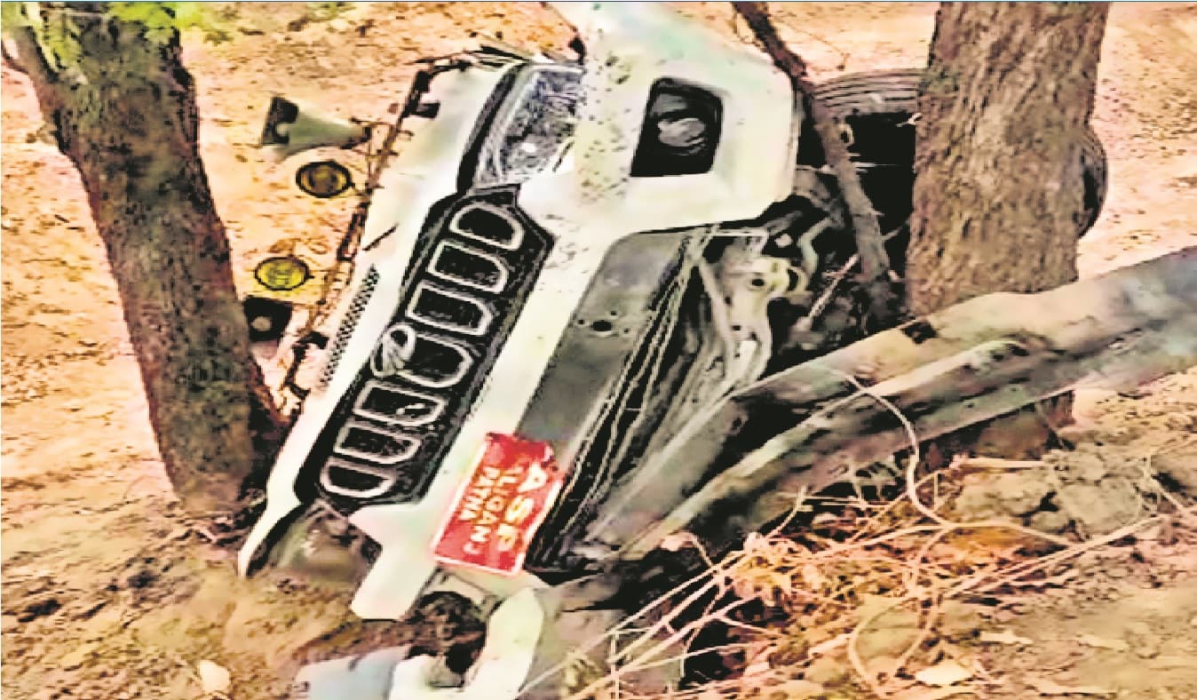 पटना में साइकिल सवार को धक्का मारते हुए पेड़ से टकरायी ASP की कार, युवक की मौत, एएसपी समेत 4 पुलिसकर्मी जख्मी