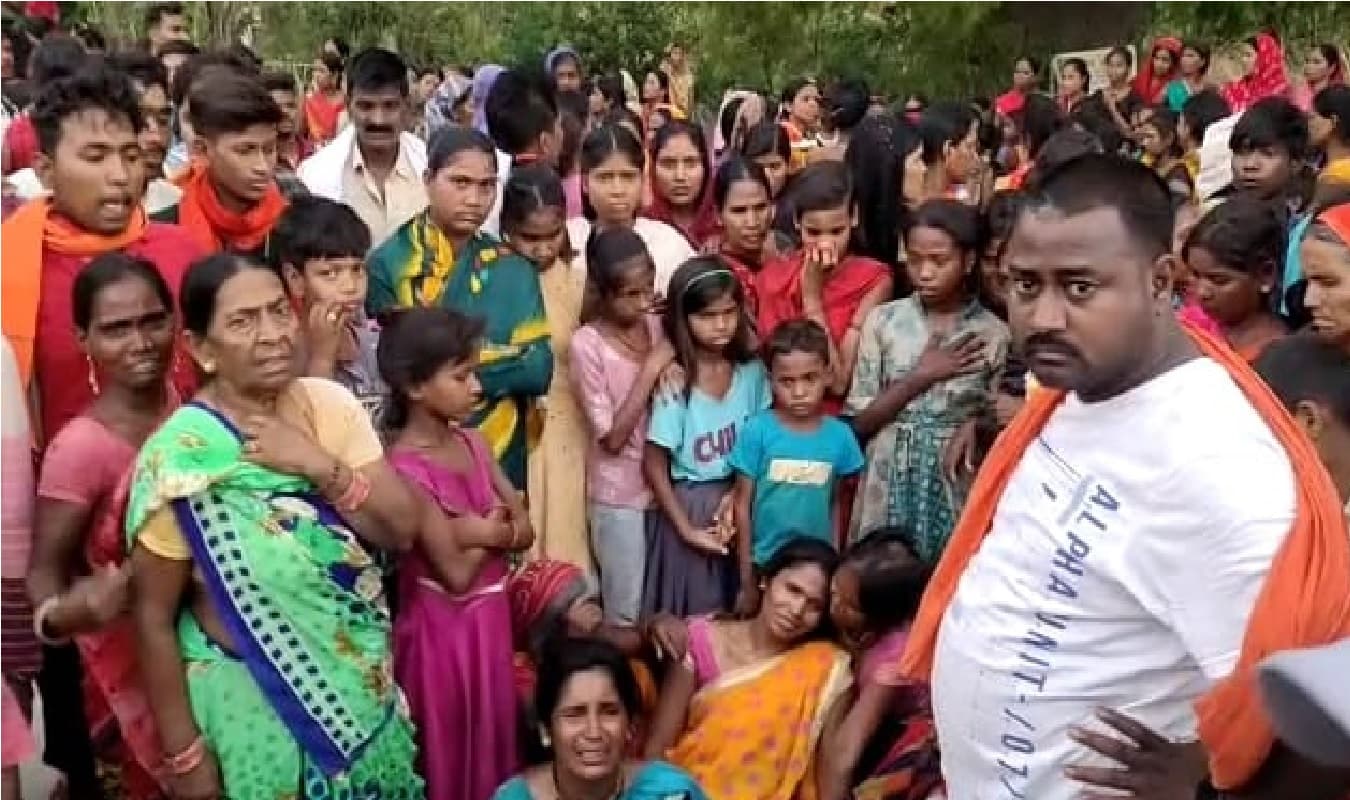 औरंगाबाद में अज्ञात वाहन ने भाई-बहन को रौंदा, मौत से आक्रोशित परिजनों ने सड़क जाम कर किया प्रदर्शन