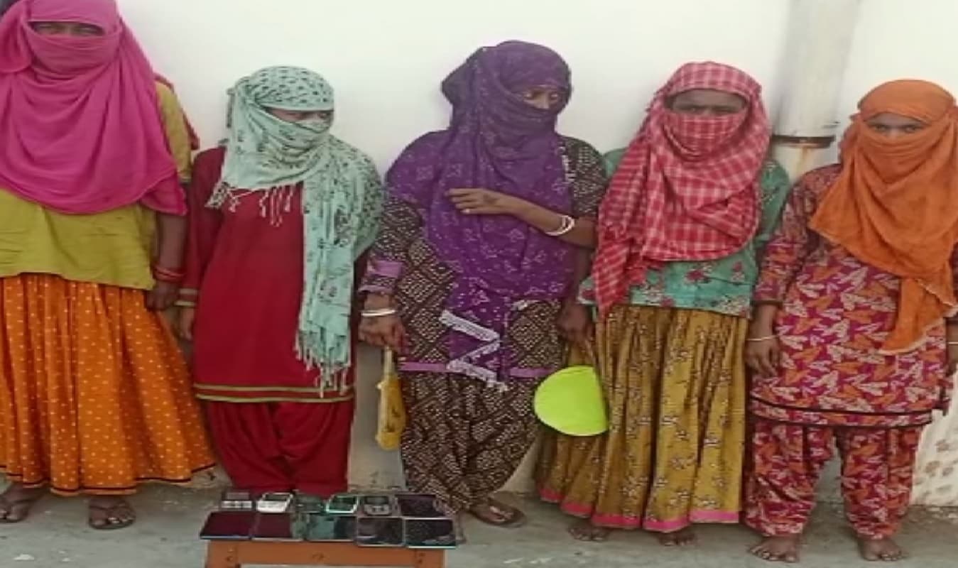 पटना-गया रेलवे लाइन पर ट्रेनों में मोबाइल चोरी करने वाली 5 महिलाएं गिरफ्तार, करती थी बच्चों का इस्तेमाल