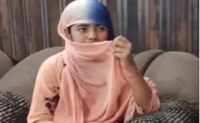 अनामिका शुक्ला नाम से यूपी में सरकारी नौकरी करने वाली महिला गिरफ्तार