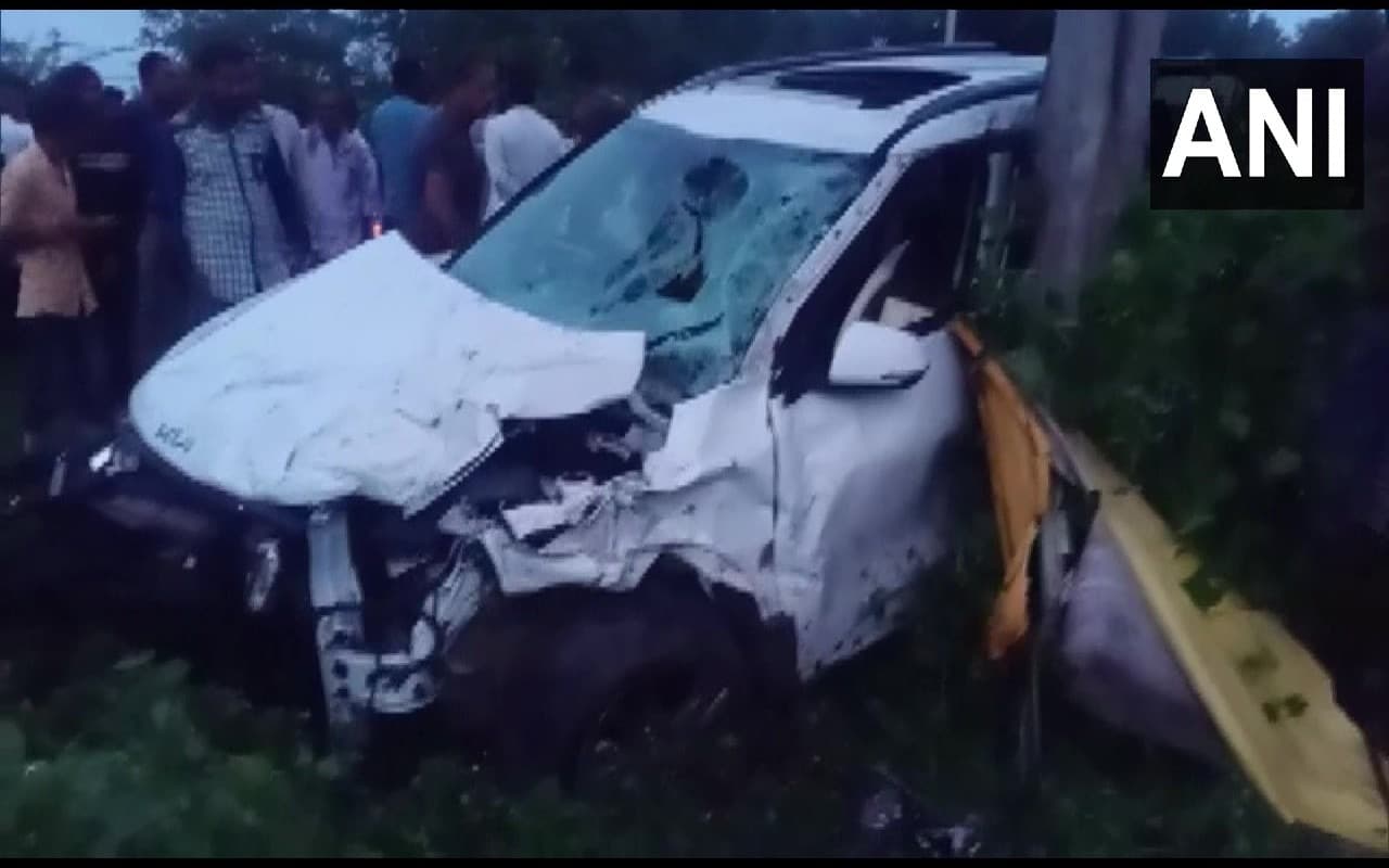 गुजरात के आणंद में कांग्रेस विधायक की तेज रफ्तार कार ने बाइक और ऑटो रिक्शा को मारी टक्कर, छह की मौत गुजरात के आणंद में कांग्रेस विधायक की तेज रफ्तार कार ने बाइक और ऑटो रिक्शा को मारी टक्कर, छह की मौत