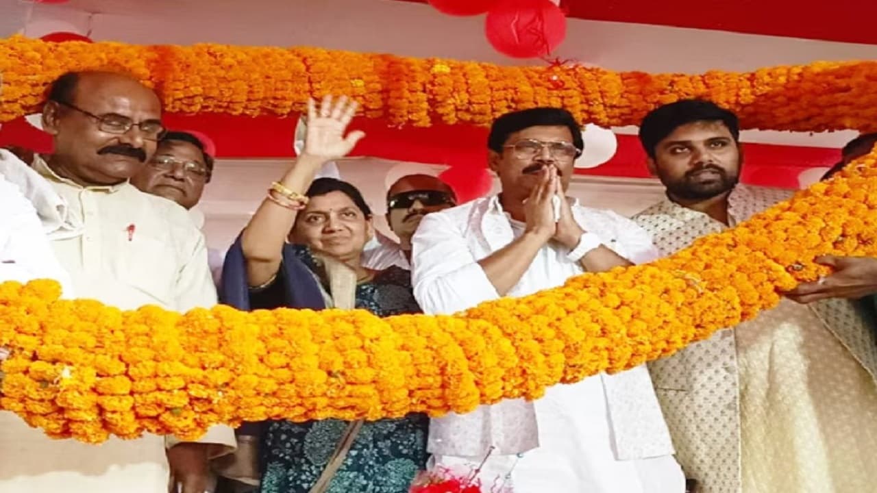 बिहार: नरेंद्र मोदी सरकार पर बरसे आनंद मोहन, कहा- आजीवन कैद मंजूर मगर सांप्रदायिक ताकत के सामने झुकना नहीं बिहार: नरेंद्र मोदी सरकार पर बरसे आनंद मोहन, कहा- आजीवन कैद मंजूर मगर सांप्रदायिक ताकत के सामने झुकना नहीं
