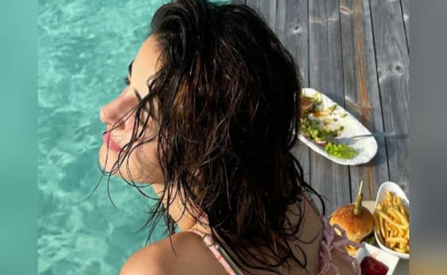 अनन्या पांडे की इन बोल्‍ड तसवीरों पर आया फैंस का दिल, समंदर किनारे दिखा एक्‍ट्रेस का बोल्‍ड लुक