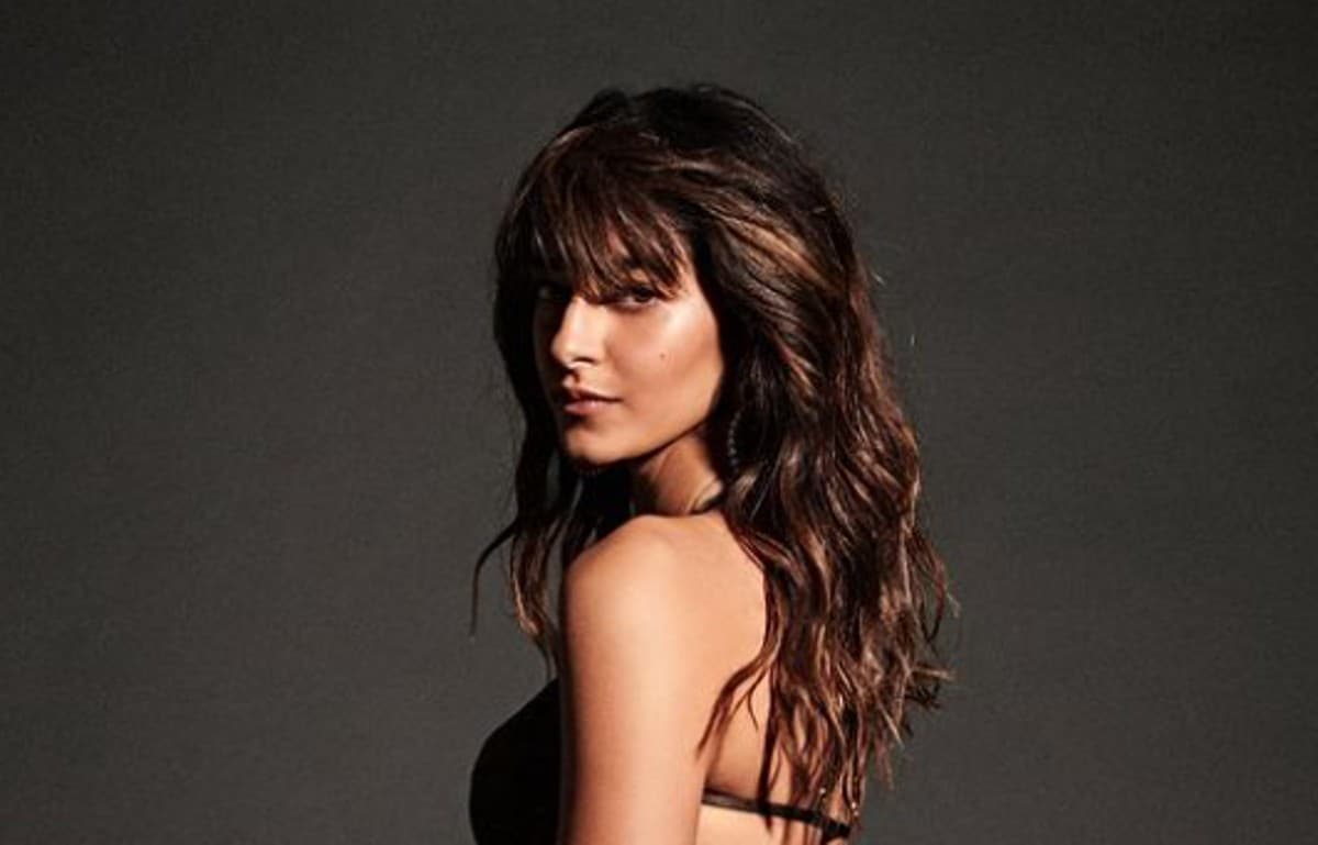 अनन्या पांडे ने डीप नेक ब्रालेट टॉप ने दिखाई बोल्ड अदाएं, कर्वी फिगर देख सुहाना खान ने किया ऐसा कमेंट