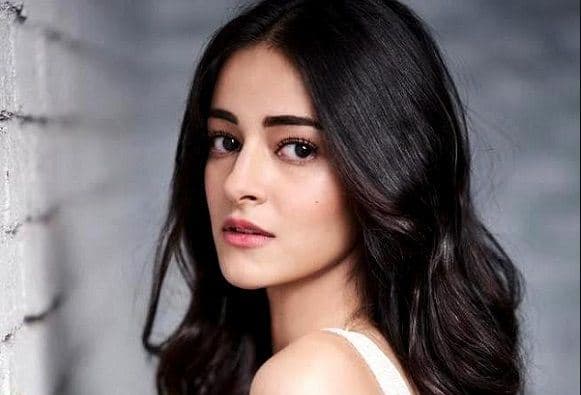 4 घंटे की पूछताछ के बाद NCB ऑफिस से निकलीं अनन्या पांडे, एक्ट्रेस के फोन से डंप डेटा की भी जांच