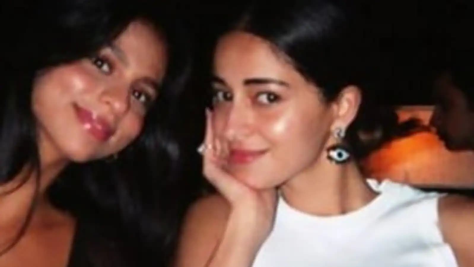 डिनर डेट पर एक साथ स्पॉट हुई सुहाना खान और अनन्या पांडे, एक्ट्रेस ने तसवीर शेयर कर लिखा शानदार कैप्शन