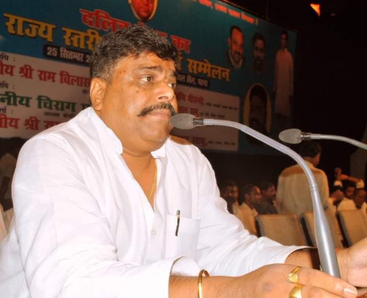 Ram Vilas Paswan Death News : केंद्रीय मंत्री राम विलास पासवान का पार्थिव शरीर पहुंचा पटना, एयरपोर्ट के बाहर बेटी-दामाद ने क्यों किया हंगामा