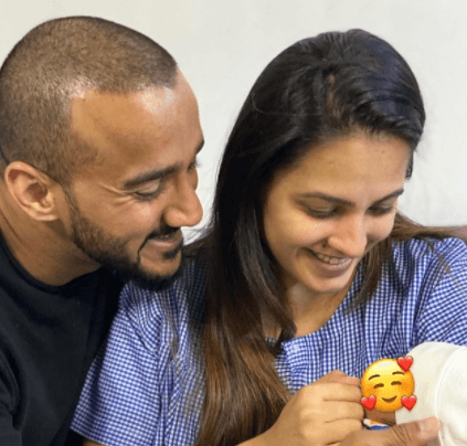 अनीता हसनंदानी ने शेयर की बेटे की पहली झलक, प्यार से गोद में थामे आईं नजर, आप भी देखिए ये क्यूट फोटो