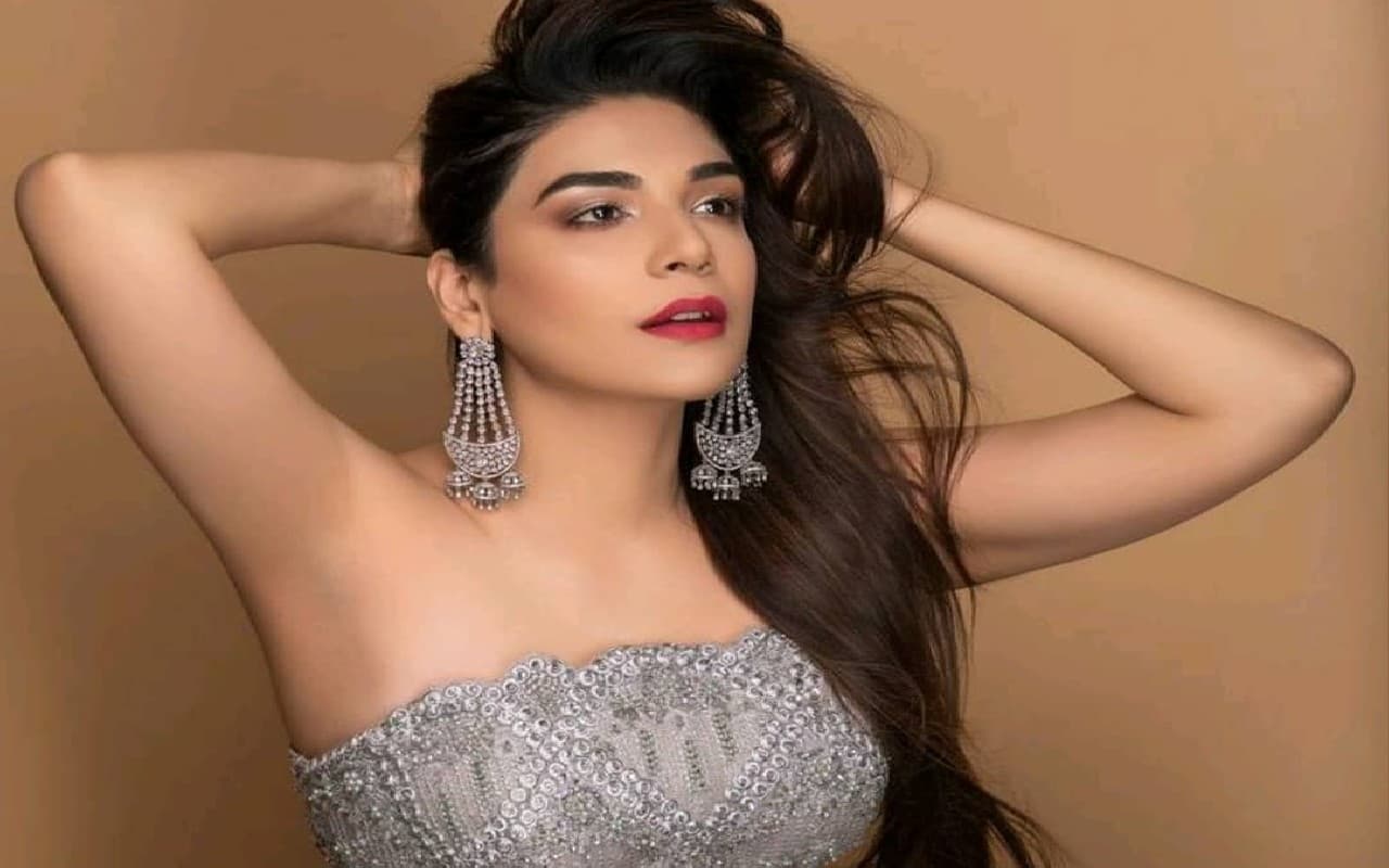 Anjum Fakih Birthday: कुंडली भाग्य की ये हसीना बोल्डनेस के मामले में नहीं किसी से कम, देखें तसवीरें