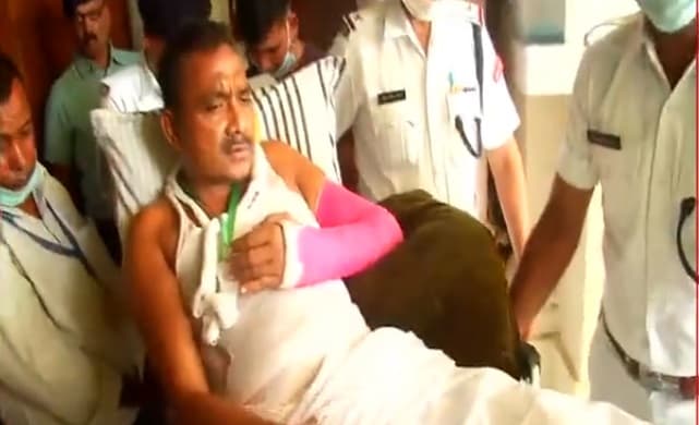 राष्ट्रपति चुनाव: वोट डालने पहुंचे तेजस्वी, स्ट्रेचर पर आये भाजपा विधायक, नीतीश कुमार नहीं करेंगे मतदान