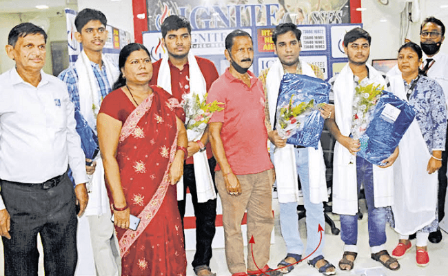 JEE Advanced 2020 Result: भागलपुर में तैयारी कर इलेक्ट्रिशियन का बेटा बना आइआइटियन, जिले के 29 छात्र हुए सफल