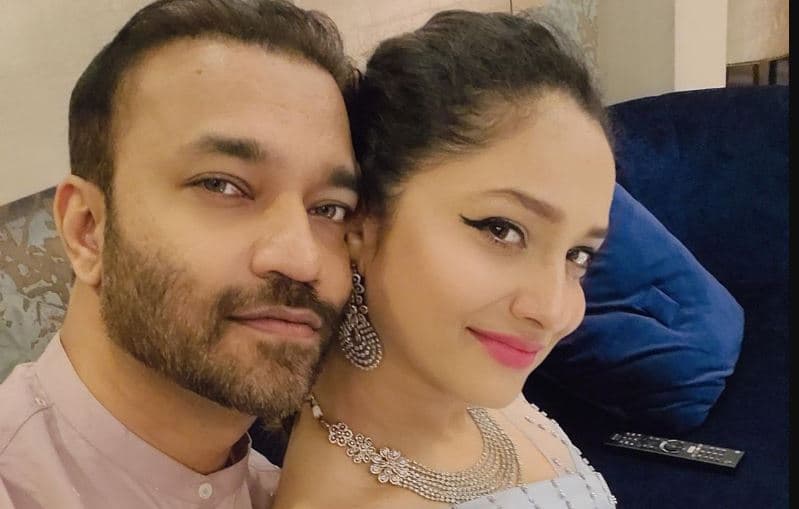 अंकिता लोखंडे ने बॉयफ्रेंड संग शेयर की रोमांटिक तसवीर, फैंस बोले- शादी कर ली क्या?