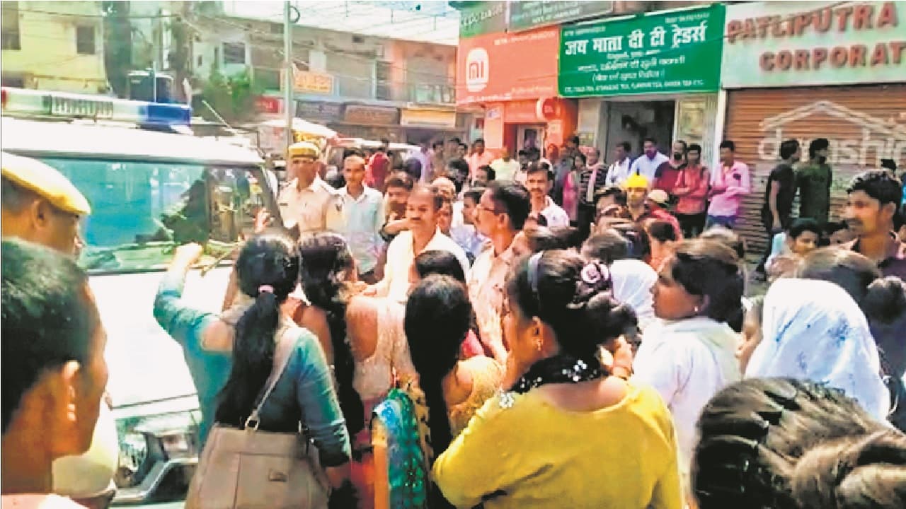 एएनएम ��भ्यर्थियों को पटना बुलाकर नहीं दिया एडमिट कार्ड, हंगामा व तोड़फोड़, जानें पूरी बात