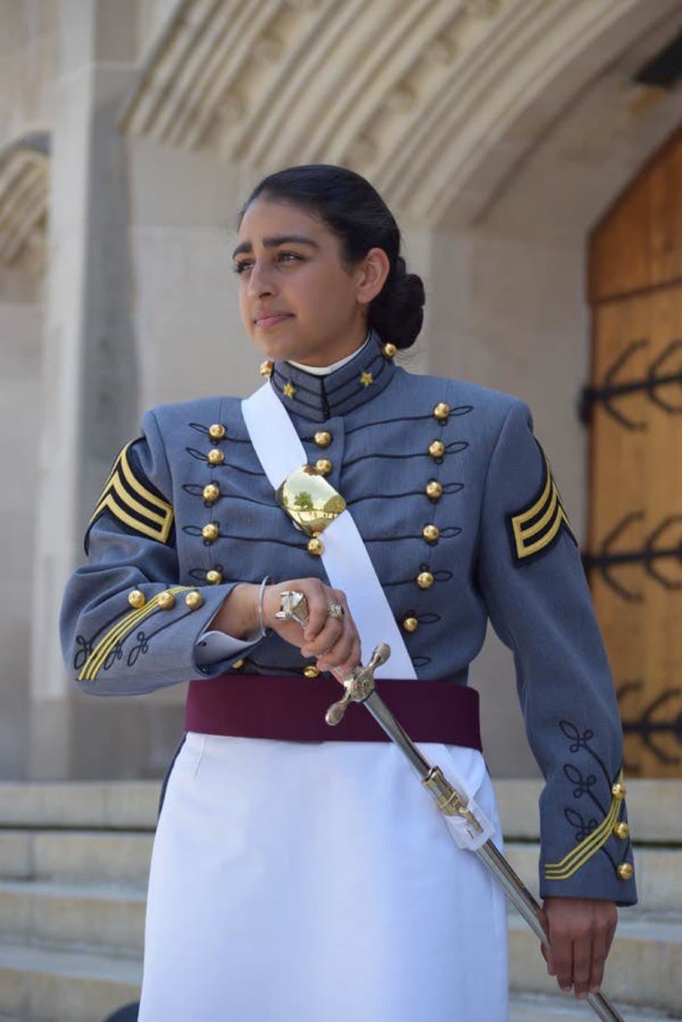 भारतीय सेना में थे दादाजी, पोती अनमोल नारंग ने  अमेरिका में रचा इतिहास