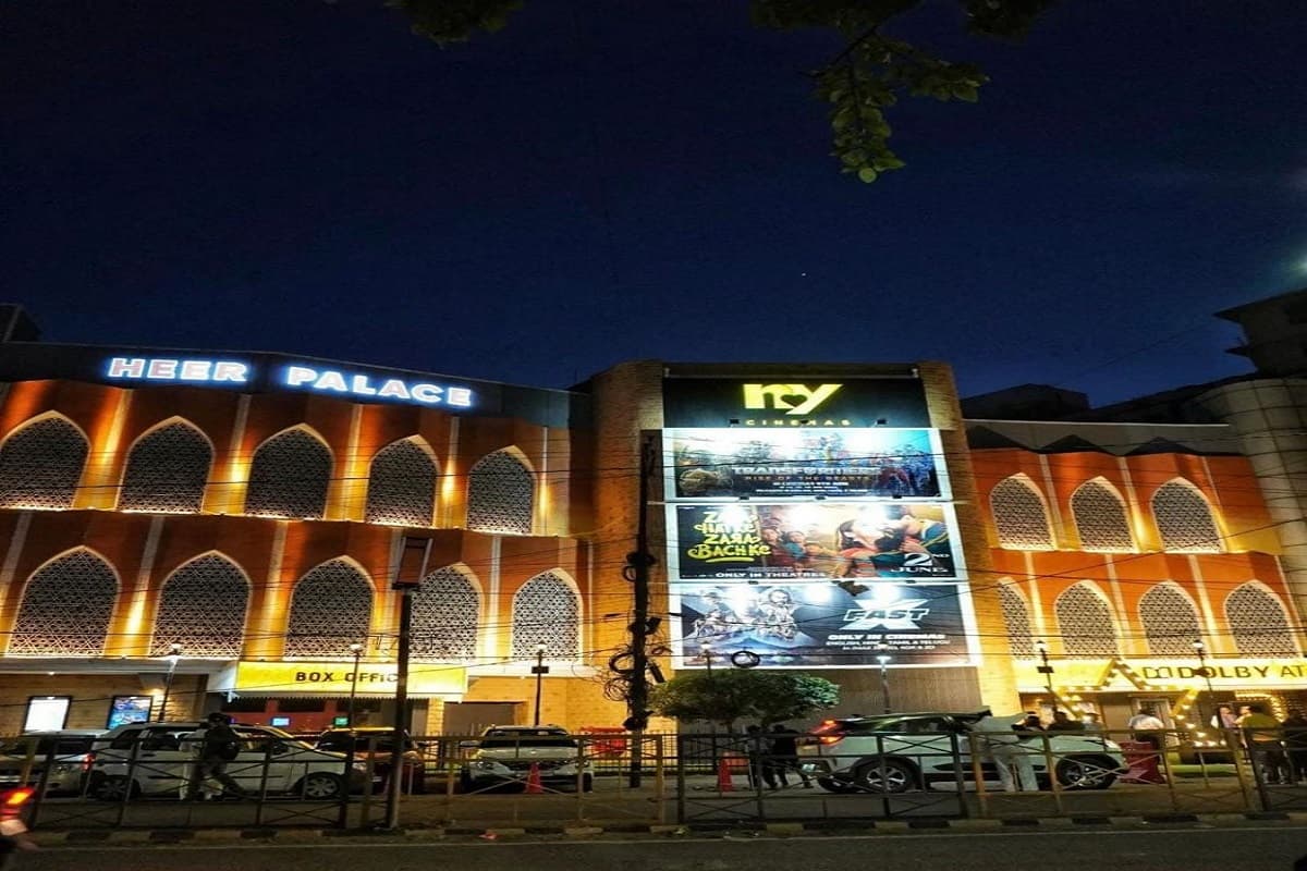 Kanpur News: मल्टीप्लेक्स में बदला 57 साल पुराना हीर पैलेस, निखरने में लगा 48 महीने