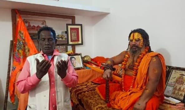 योगी को CM बनाने के लिए इकबाल अंसारी ने की दुआ, मुराद पूरी हुई तो परमहंस के साथ करेंगे रामलला के दर्शन