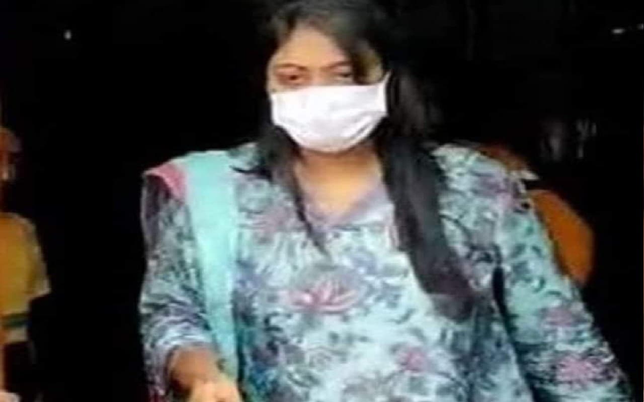 Anubrata Mondal News: पिता की संपत्ति की सारी जानकारी सीए के पास, आप उनसे बात करें: सुकन्या मंडल Anubrata Mondal News: पिता की संपत्ति की सारी जानकारी सीए के पास, आप उनसे बात करें: सुकन्या मंडल