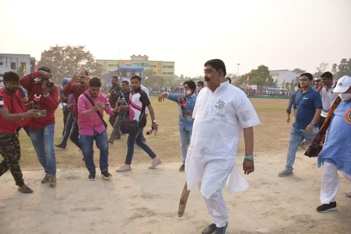 बंगाल में रात्रि 9 बजे के बाद Khela Hobe होगा शुरू, ममता बनर्जी की पार्टी के नेता अनुव्रत मंडल का विवादित बयान