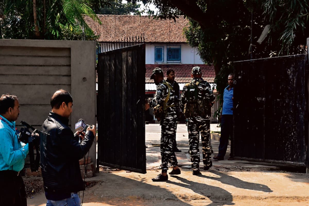 Jharkhand: जब्त दस्तावेज के अनुसार अनूप सिंह की रोज की आय 1 करोड़, प्रदीप के करीबियों के यहां मिले 50 लाख