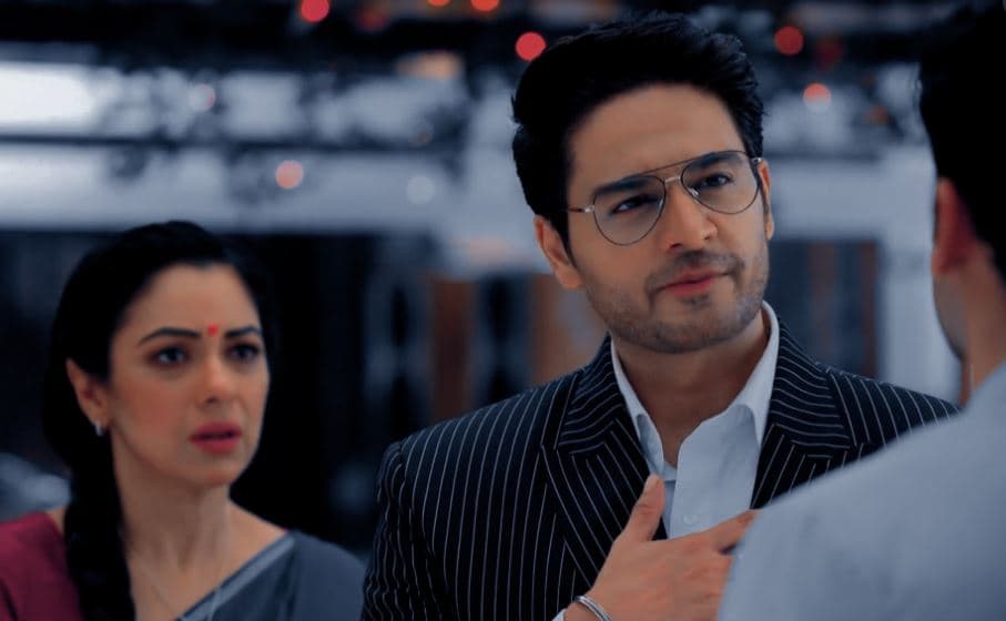 Anupamaa Spoiler Alert: वनराज के बाद बेटे पारितोष ने उठाया अपनी मां के चरित्र पर सवाल, अनुपमा ने जड़ा थप्पड़