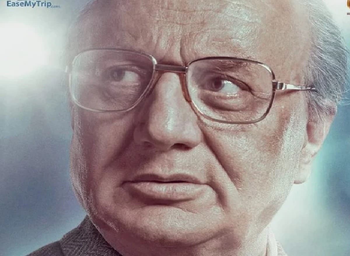 कंगना रनौत की फिल्म Emergency में जय प्रकाश नारायण के रोल में दिखेंगे अनुपम खेर, सामने आया नया पोस्टर