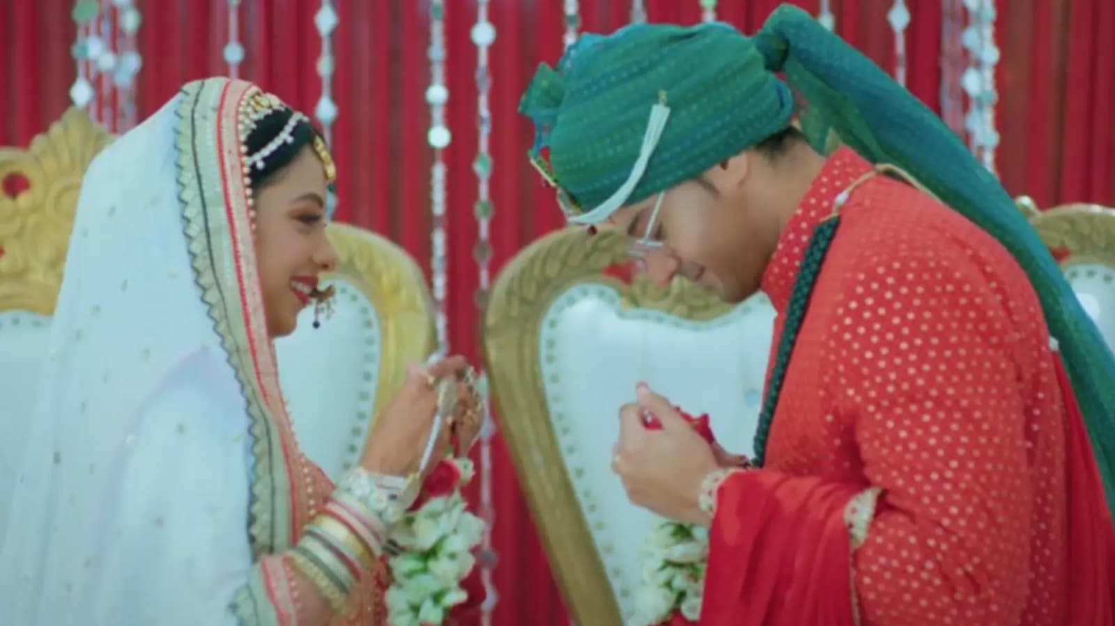Anupama Spoiler Alert: अनुपमा की शादी से लगा बा को बड़ा झटका! अनुज ने किया घर और बिजनेस अनु के नाम