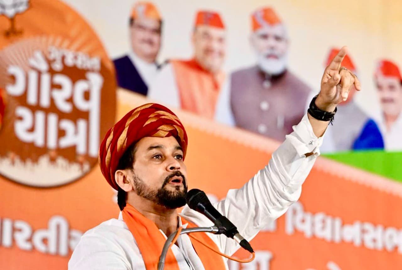 'पहले इटली की महिला ने मोदी का किया अपमान, अब एक इटालिया उनकी मां का कर रहे अपमान', बोले अनुराग ठाकुर