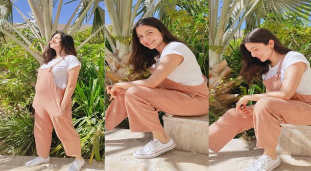 बेबी बंप फ्लॉन्ट करते नजर आईं अनुष्का शर्मा, सोशल मीडिया पर वायरल हो रही हैं तस्वीर