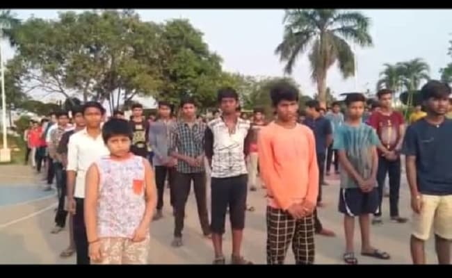 LOCKDOWN 2.0 : आंध्रप्रदेश के विजयवाड़ा में फंसे बिहार के स्कूली बच्चों ने CM नीतीश से लगायी गुहार, VIDEO तेजी से वायरल