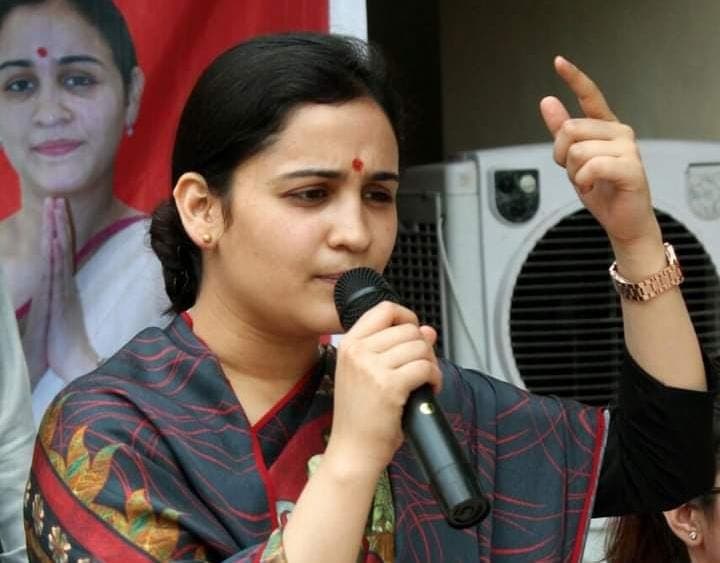 लखनऊ कैंट नहीं, इस सीट से चुनाव लड़ सकती है मुलायम सिंह की छोटी बहु Aparna Yadav, सपा सुप्रीमो पर छोड़ा फैसला