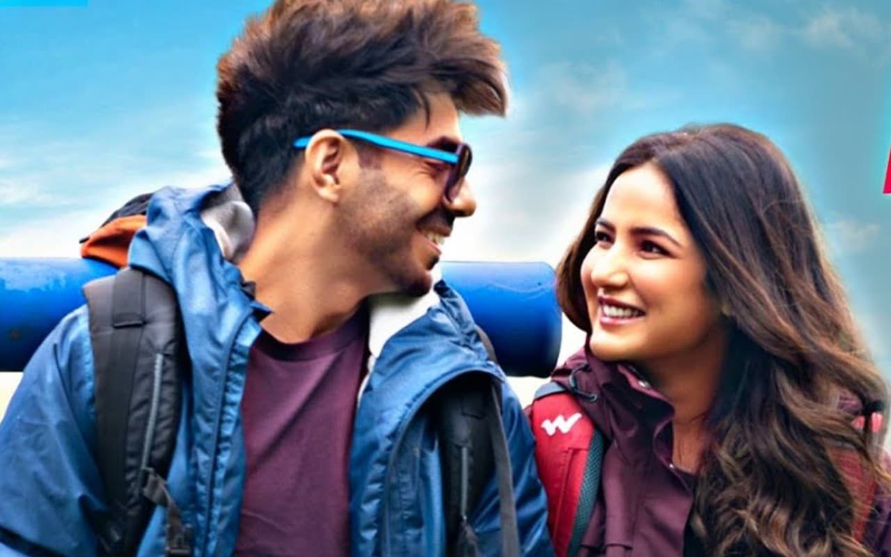 अपारशक्ति खुराना- जैस्मिन भसीन का नया गाना ‘हम दोनों’ हुआ रिलीज, केमिस्ट्री ने जीता दर्शकों का दिल, VIDEO