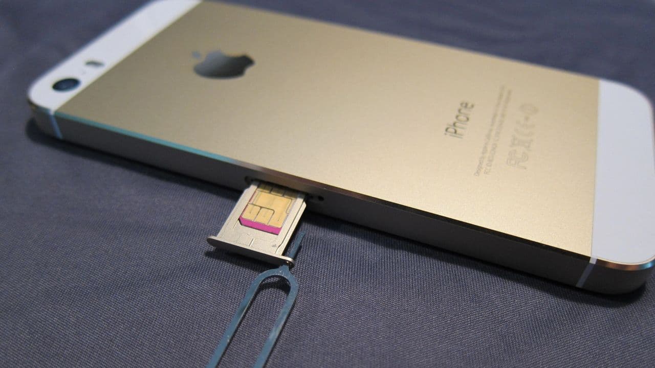 Apple iPhone अब चलेगा बिना सिम कार्ड के, जानिए क्या है जादू Apple iPhone अब चलेगा बिना सिम कार्ड के, जानिए क्या है जादू