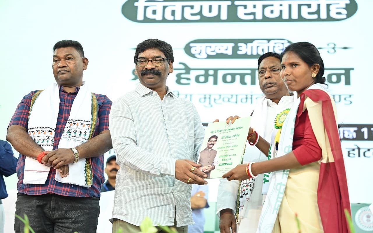 झारखंड में कोरोना के बाद आई CBI व ED महामारी, शिक्षकों को नियुक्ति पत्र देने के बाद बोले सीएम हेमंत सोरेन