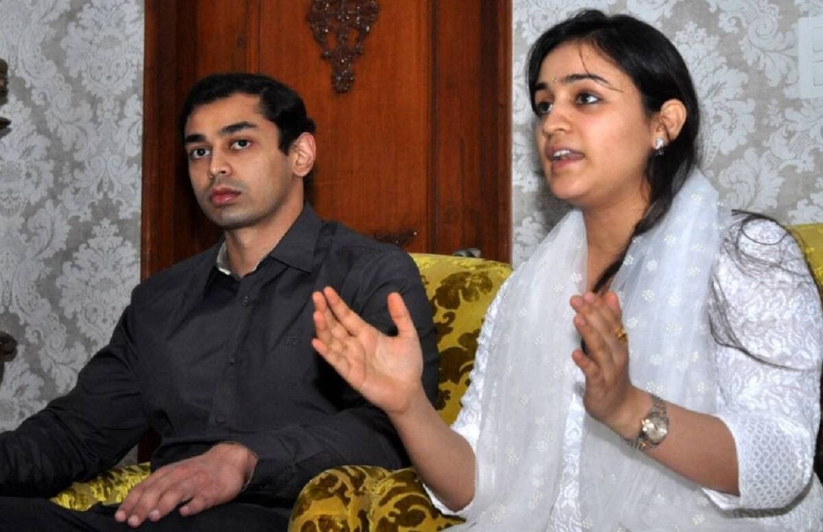 अपर्णा यादव और प्रतीक की लव स्टोरी है बेहद दिलचस्प, जानें संगीत से राजनीति तक का सफर