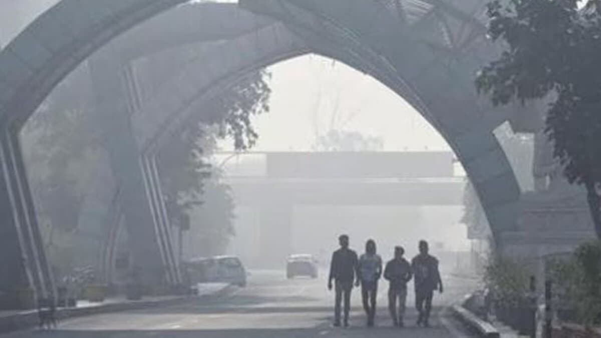 UP AQI Today: यूपी के कई शहरों में दूषित हवा से बढ़ी धुंध, दुनिया के प्रदूषित शहरों में हापुड़ 5वें स्थान पर
