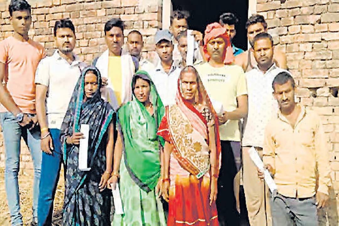 कैमूर में बिजली विभाग की लापरवाही, नौ साल बाद भी नहीं लगा मीटर, 27 हजार का आया बिल कैमूर में बिजली विभाग की लापरवाही, नौ साल बाद भी नहीं लगा मीटर, 27 हजार का आया बिल