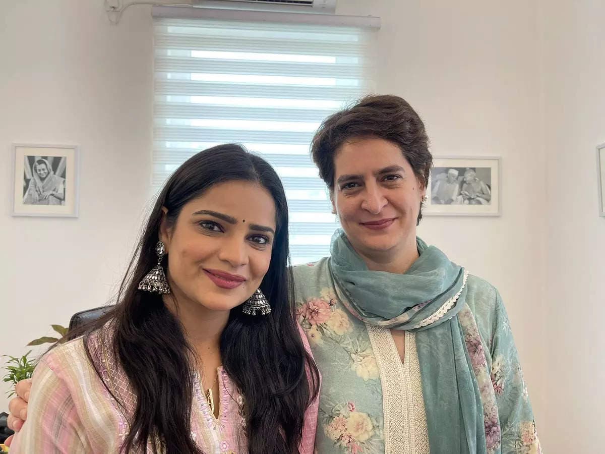 मेरठ: अर्चना गौतम बोलीं- संदीप सिंह की छाती पर दलूंगी मूंग, प्रियंका गांधी के पीए के खिलाफ बयान कराए दर्ज