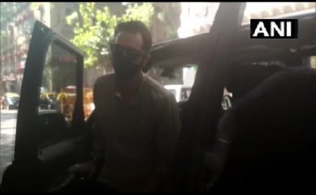 बॉलीवुड एक्टर अर्जुन रामपाल से NCB ऑफिस में पूछताछ जारी, घर से मिली थीं प्रतिबंधित दवाएं!