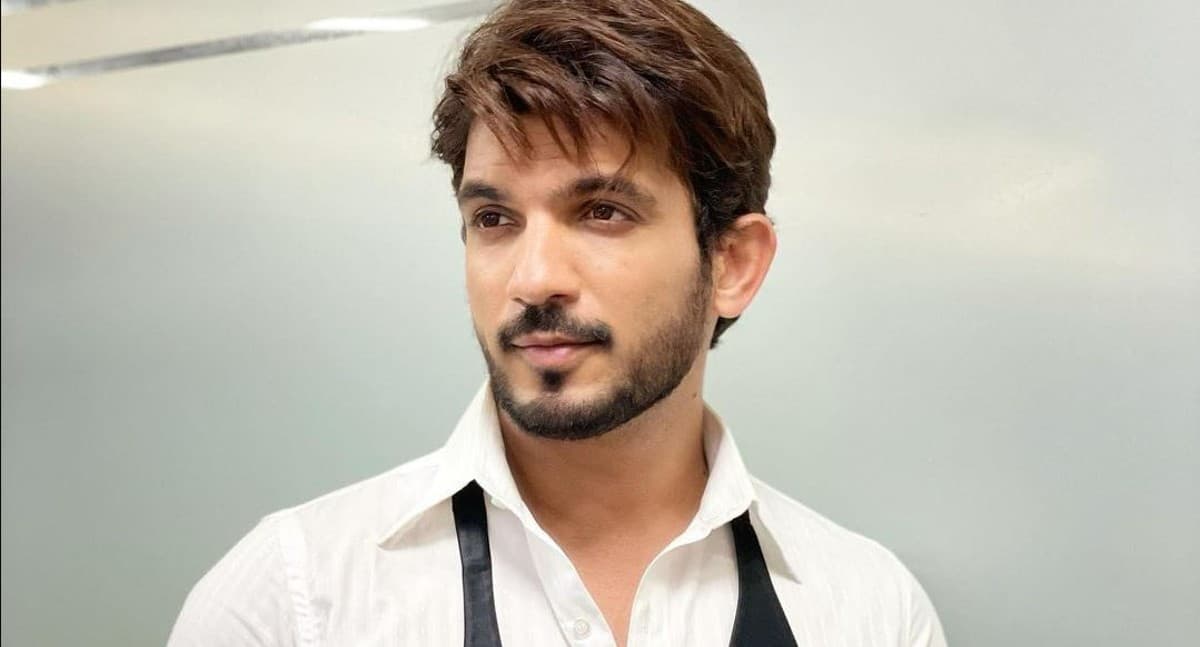 अर्जुन बिजलानी ओमिक्रॉन से संक्रमित, मां कोरोना पॉजिटिव, एक्टर बोले- गले में दर्द और सूजन है...