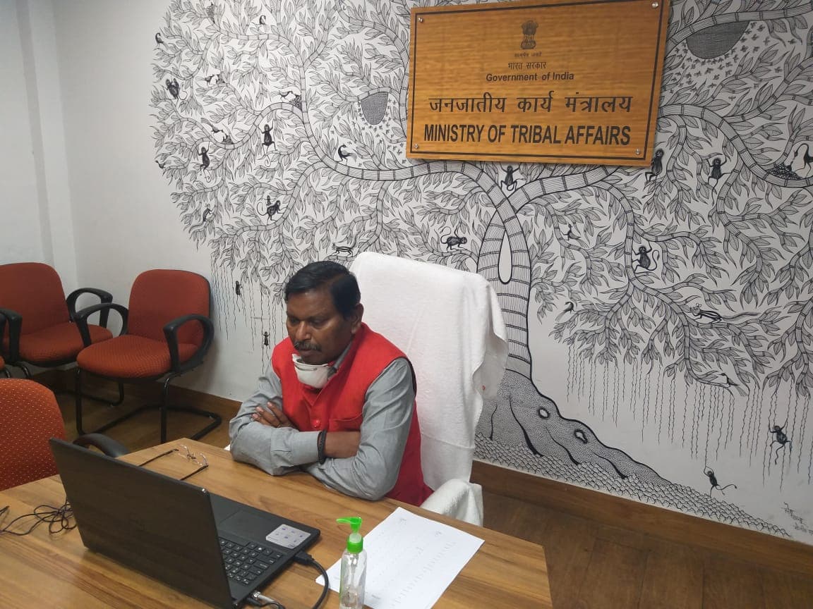जनजातीय मामलों के मंत्री अर्जुन मुंडा ने वीडियो कॉन्फ्रेंसिंग से ली कोरोना के हालात की जानकारी