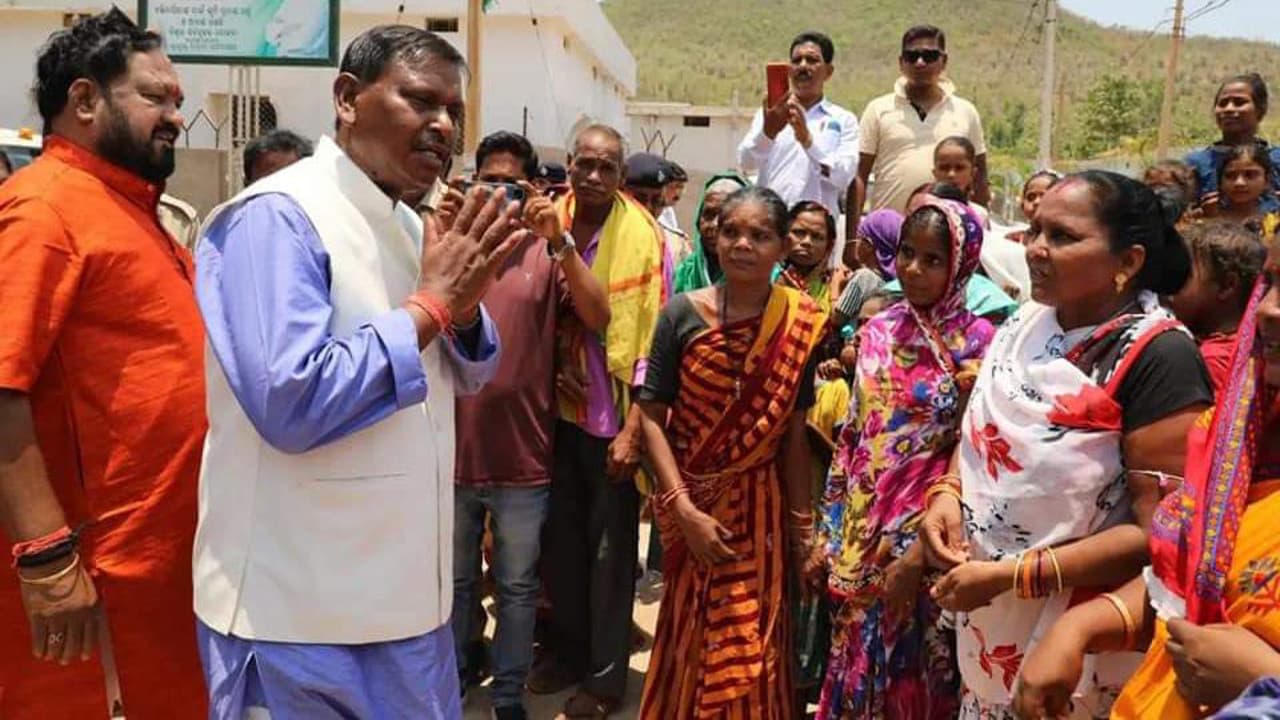 ओड़िशा दौरे पर गये केंद्रीय मंत्री अर्जुन मुंडा बोले-केंद्र की कल्याणकारी योजनाएं लोगों की बदल रही जिंदगी