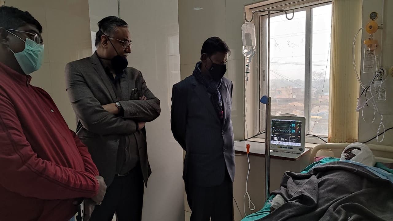 डायन-बिसाही में मॉब लिंचिंग: पीड़िता से रांची अस्पताल में मिले अर्जुन मुंडा व बाबूलाल मरांडी, कही ये बात