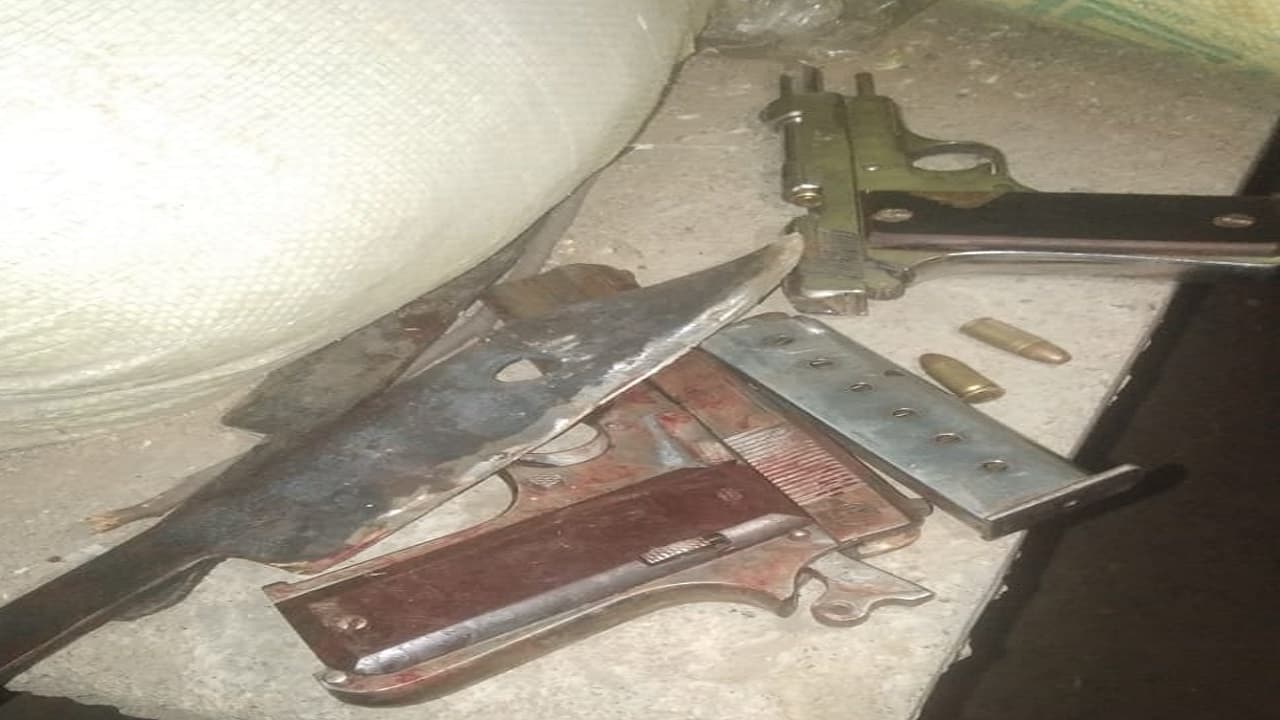 Jharkhand News: अपराधियों ने घर में घुसकर मारी गोली, एक की हालत गंभीर, ग्रामीणों ने 2 अपराधियों को पकड़ा