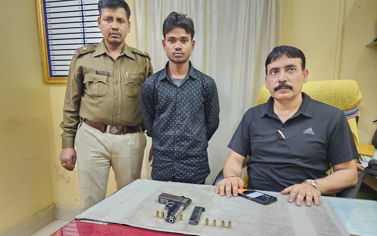 पश्चिम बंगाल: बिहार जानेवाली बस में छापामारी, हथियार के साथ तस्कर अरेस्ट, रिमांड पर लेगी पुलिस