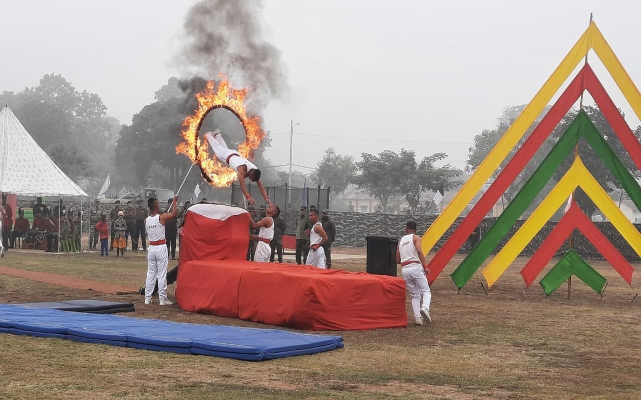 PHOTOS:पानागढ़ मिलिट्री स्टेशन में सशस्त्र बल भूतपूर्व सैनिक दिवस पर सेना के जवानों ने दिखाए हैरतअंगेज कारनामे