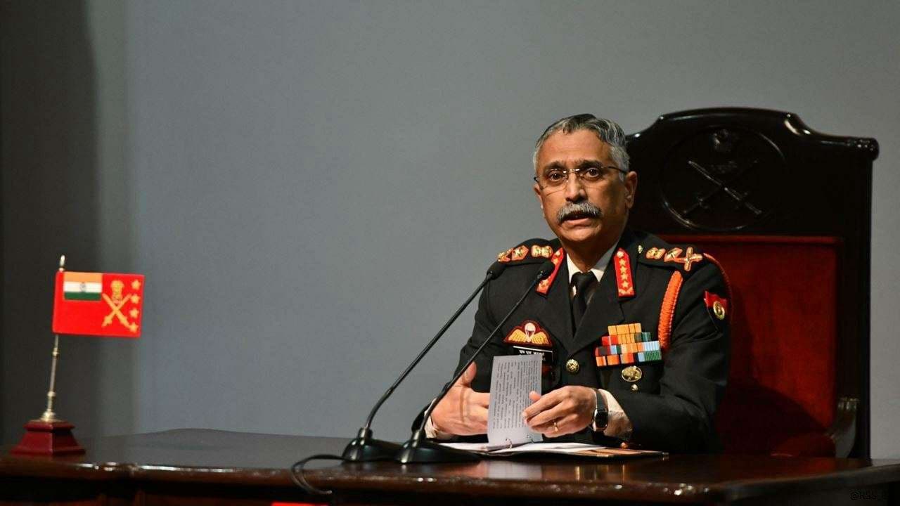 India China Tension: लद्दाख में सेना प्रमुख बोले- LAC पर स्थिति नाजुक और गंभीर, किसी भी हालत से मुकाबले के लिए तैयार