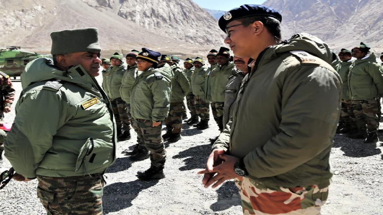 सेना प्रमुख जनरल मनोज पांडे लद्दाख दौरे पर पहुंचे, रक्षा उपकरणों का लिया जायजा