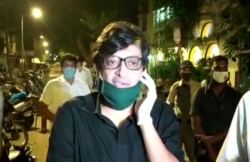 सोनिया गांधी टिप्पणी मामला : अर्णब गोस्वामी से मुंबई पुलिस ने की साढ़े 12 घंटे पूछताछ