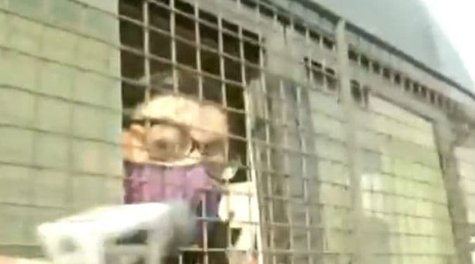 Arnab Goswami Arrest Case : अर्नब गोस्वामी की गिरफ्तारी से आया राजनीति में भूचाल, भाजपा-शिवसेना आमने-सामने, कांग्रेस ने कह दी ये बात